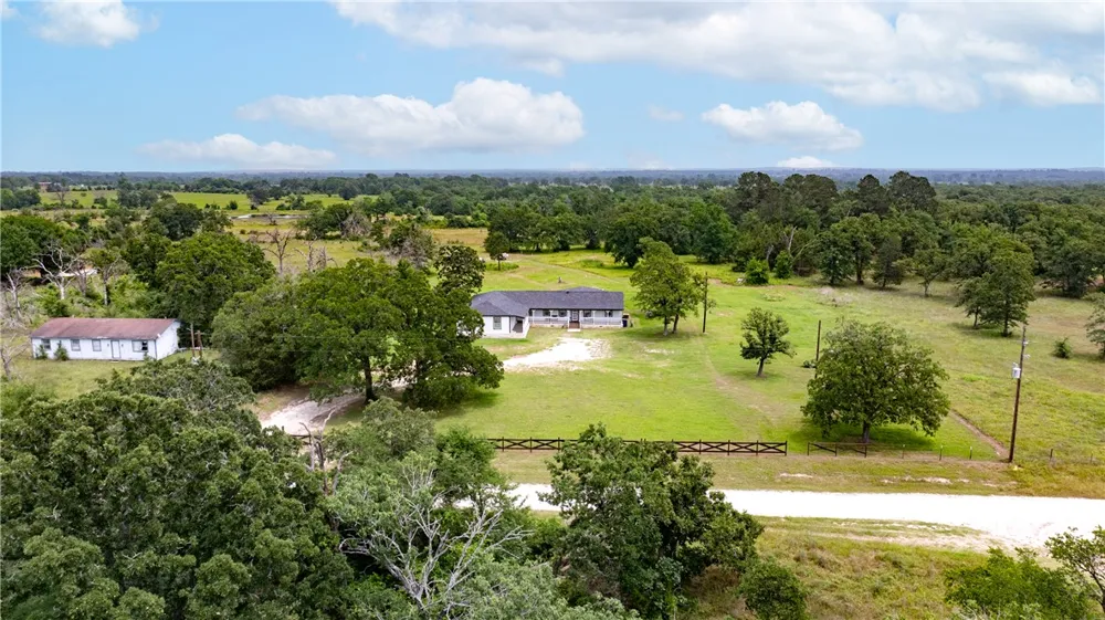 3508 Dick Barnes Loop Bedias, TX 77831