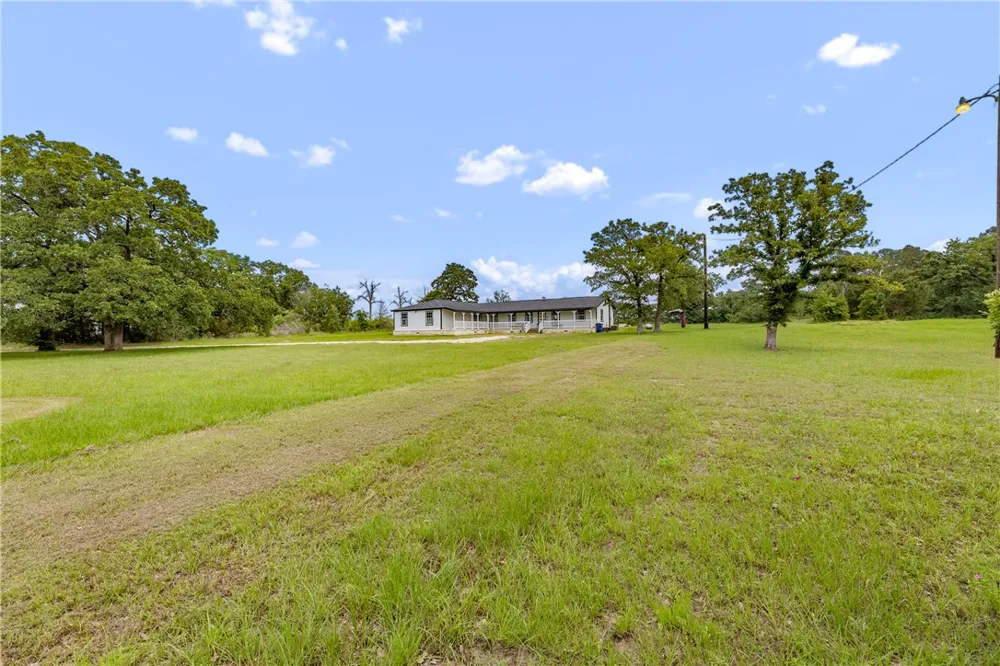 3508 Dick Barnes Loop Bedias, TX 77831