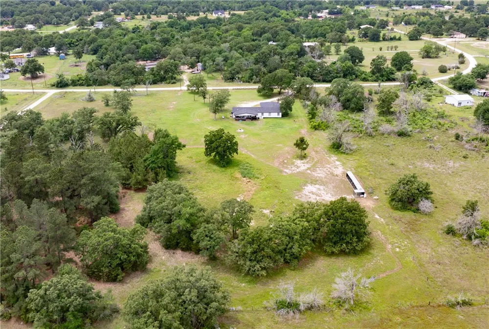 3508 Dick Barnes Loop Bedias, TX 77831