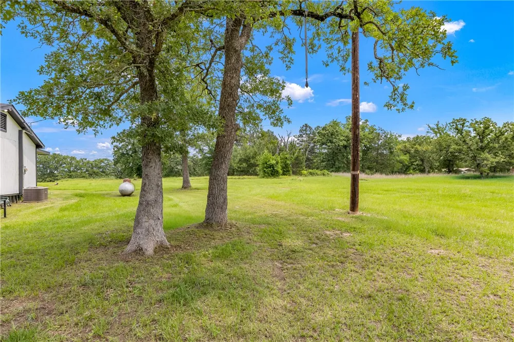 3508 Dick Barnes Loop Bedias, TX 77831