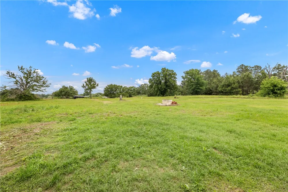 3508 Dick Barnes Loop Bedias, TX 77831