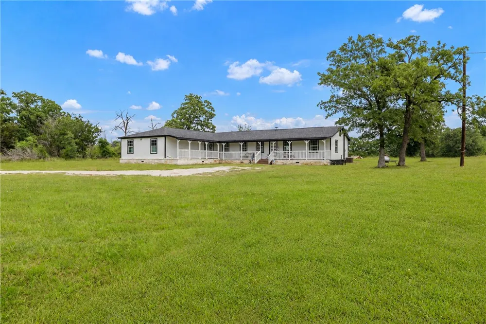 3508 Dick Barnes Loop Bedias, TX 77831