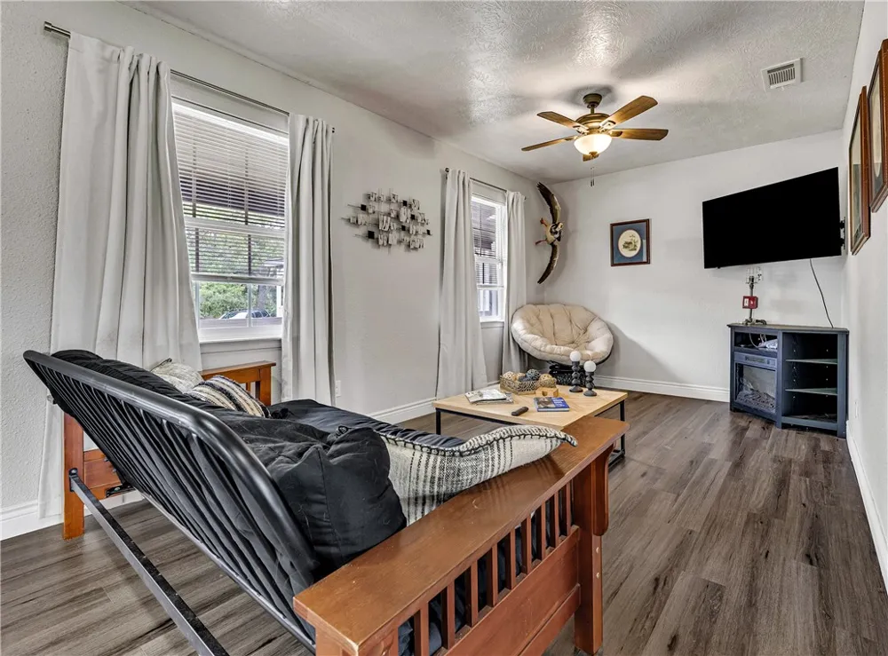 3508 Dick Barnes Loop Bedias, TX 77831