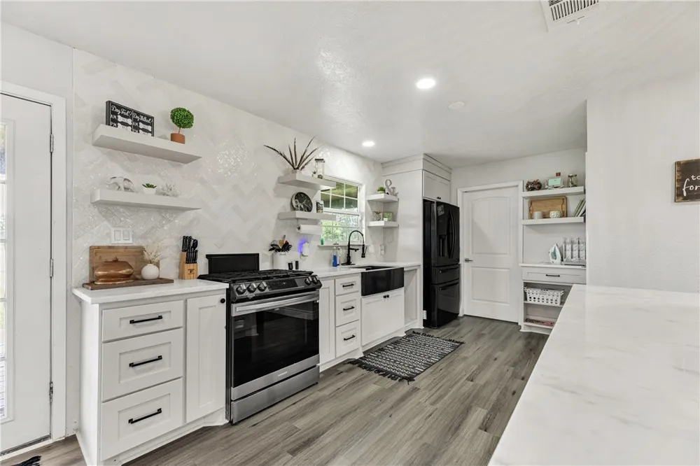 3508 Dick Barnes Loop Bedias, TX 77831