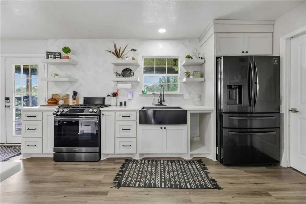 3508 Dick Barnes Loop Bedias, TX 77831