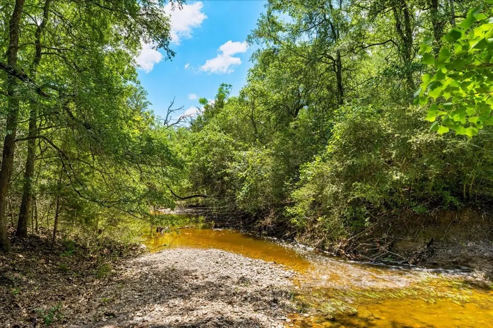 2516 Klimek Road Fayetteville, TX 78940