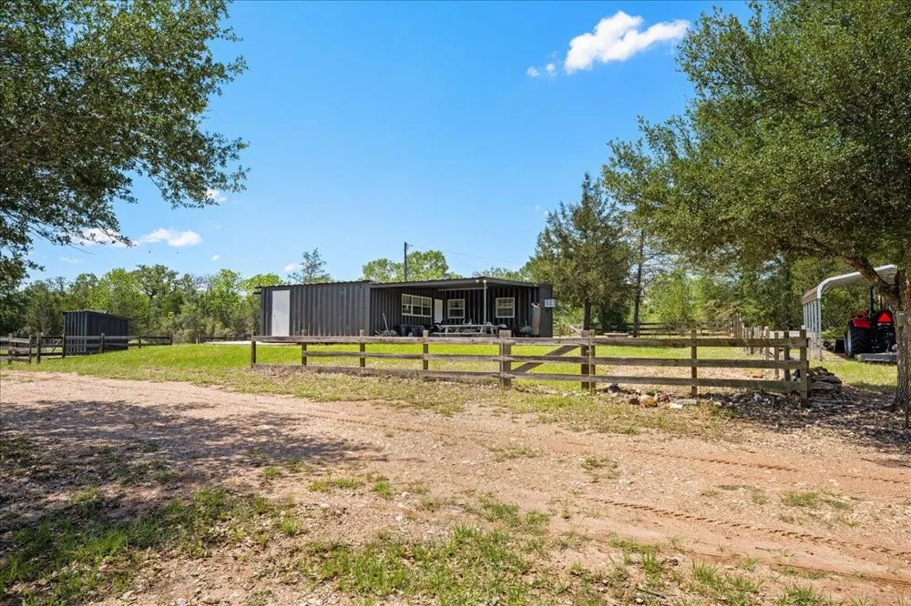 2516 Klimek Road Fayetteville, TX 78940