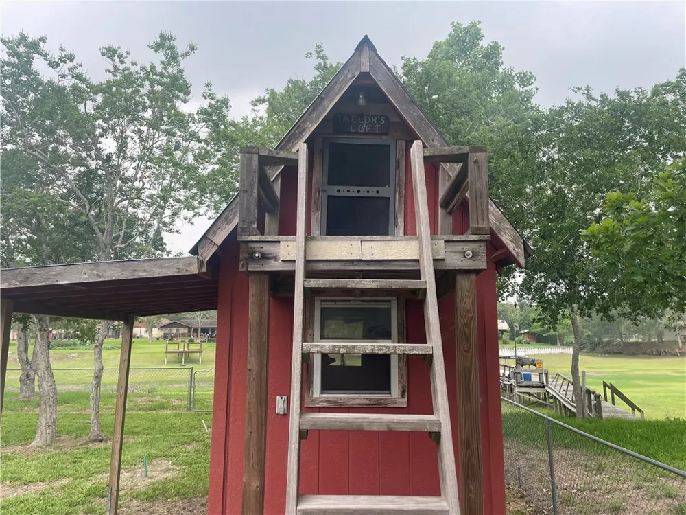 24857 Lakeview (CR 360) Mathis, TX 78368