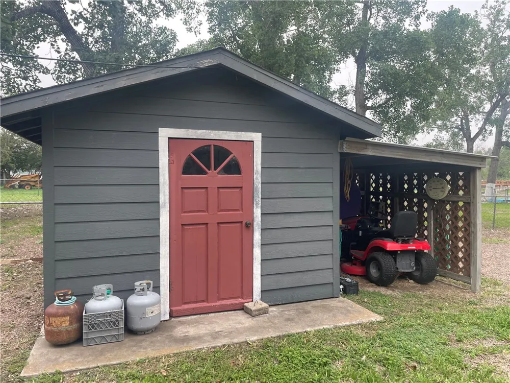 24857 Lakeview (CR 360) Mathis, TX 78368