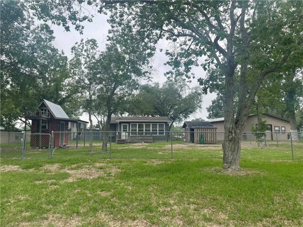 24857 Lakeview (CR 360) Mathis, TX 78368