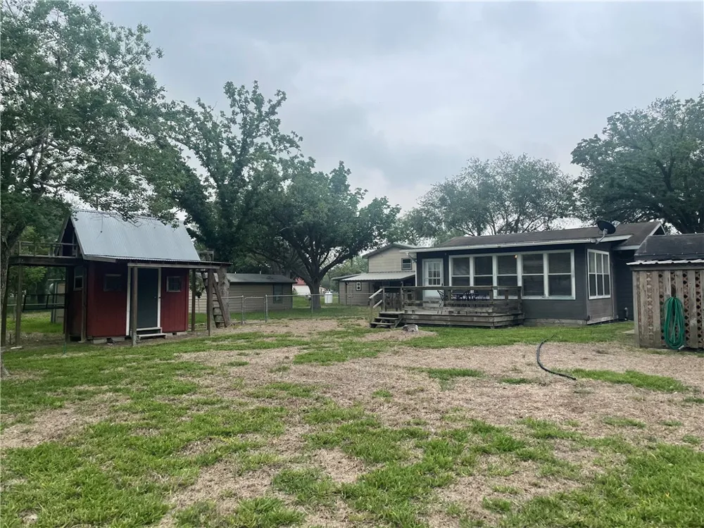 24857 Lakeview (CR 360) Mathis, TX 78368