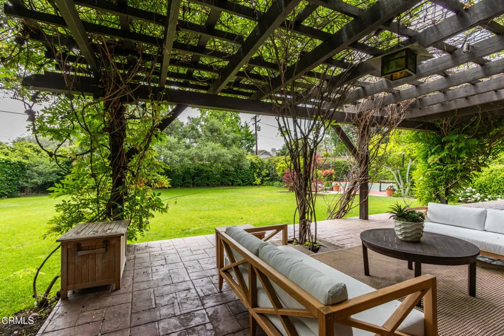 2041 Ashbourne Drive South Pasadena, CA 91030