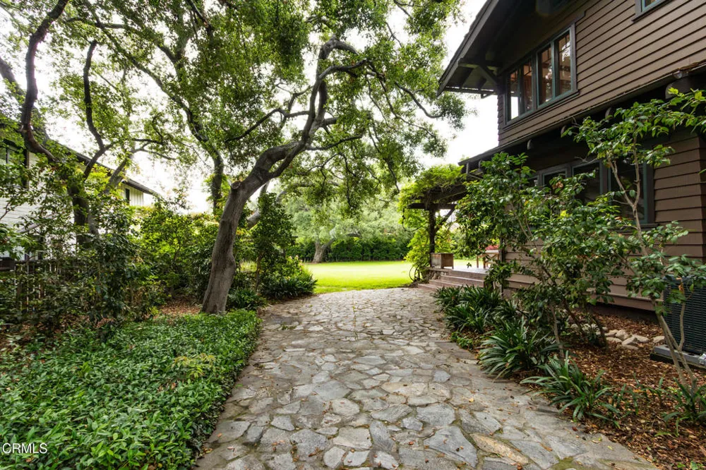 2041 Ashbourne Drive South Pasadena, CA 91030
