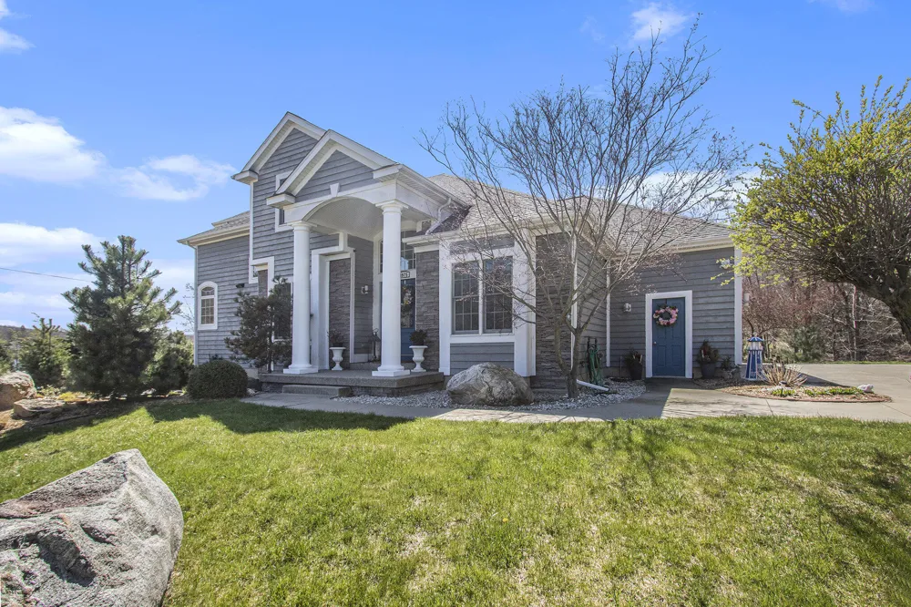 3975 Harbor Breeze Drive Norton Shores, MI 49441