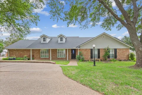 3501 Greenleaf Drive