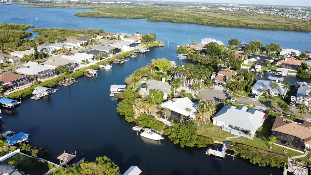 6612 BLACKFIN WAY Apollo Beach, FL 33572