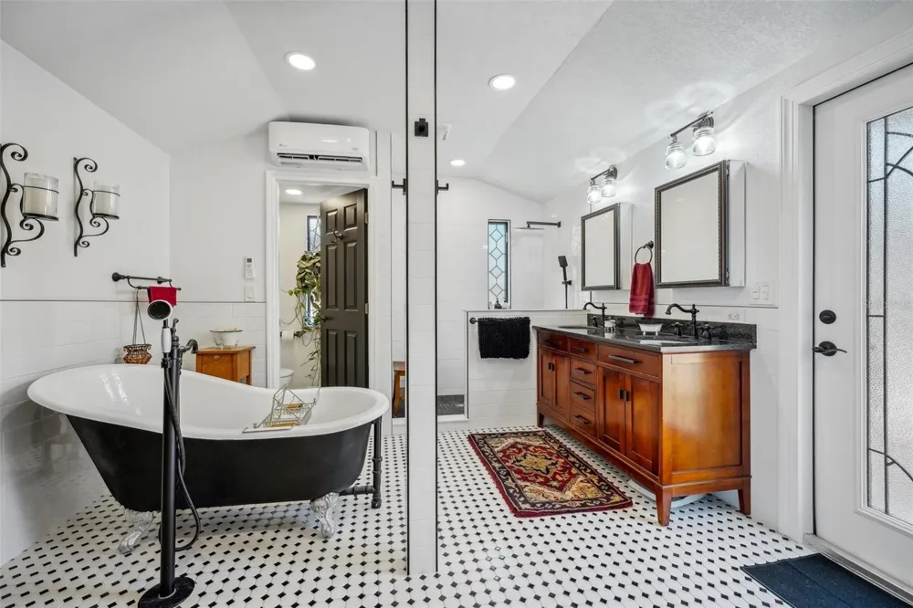 1020 VENETIAN AVENUE Orlando, FL 32804