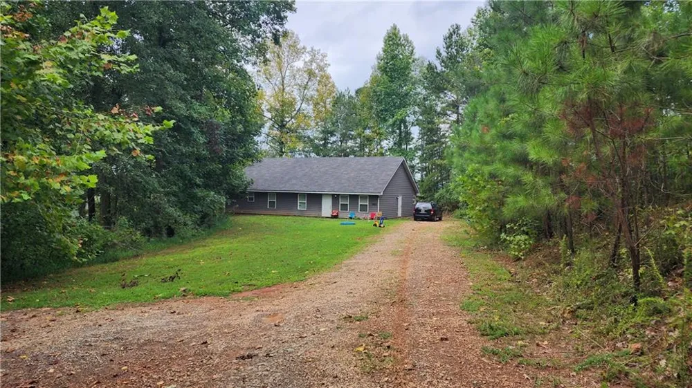 1661 Friendship Road Hoschton, GA 30548