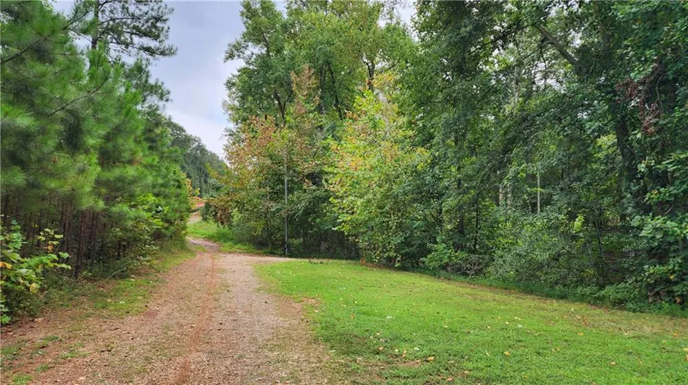 1661 Friendship Road Hoschton, GA 30548