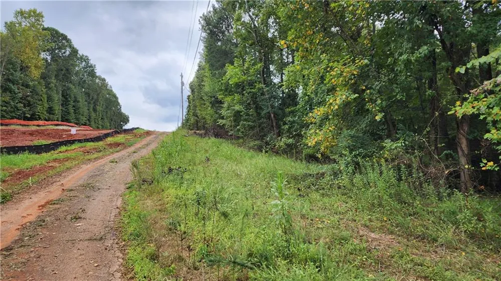 1661 Friendship Road Hoschton, GA 30548