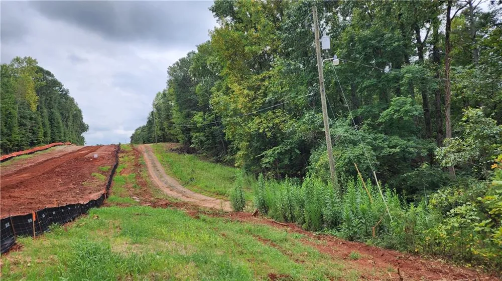 1661 Friendship Road Hoschton, GA 30548