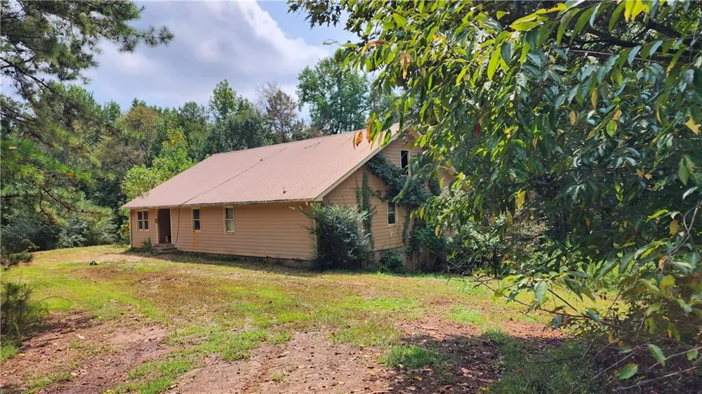 1661 Friendship Road Hoschton, GA 30548
