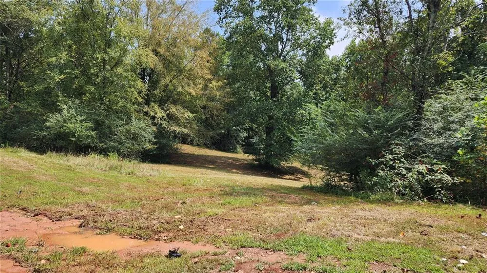 1661 Friendship Road Hoschton, GA 30548