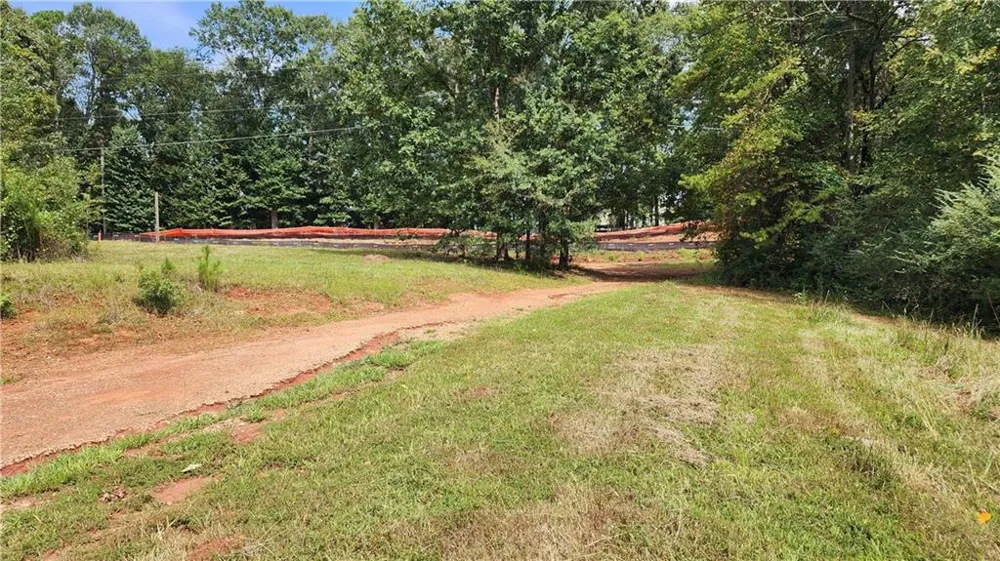 1661 Friendship Road Hoschton, GA 30548