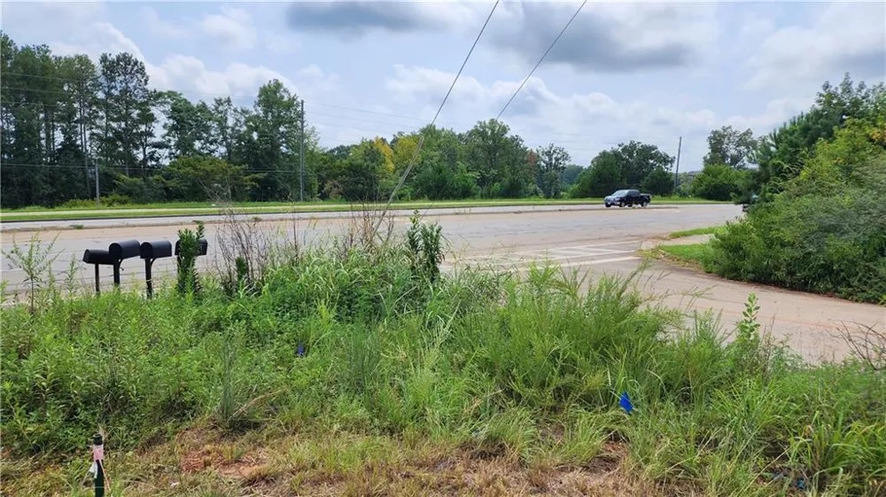 1661 Friendship Road Hoschton, GA 30548