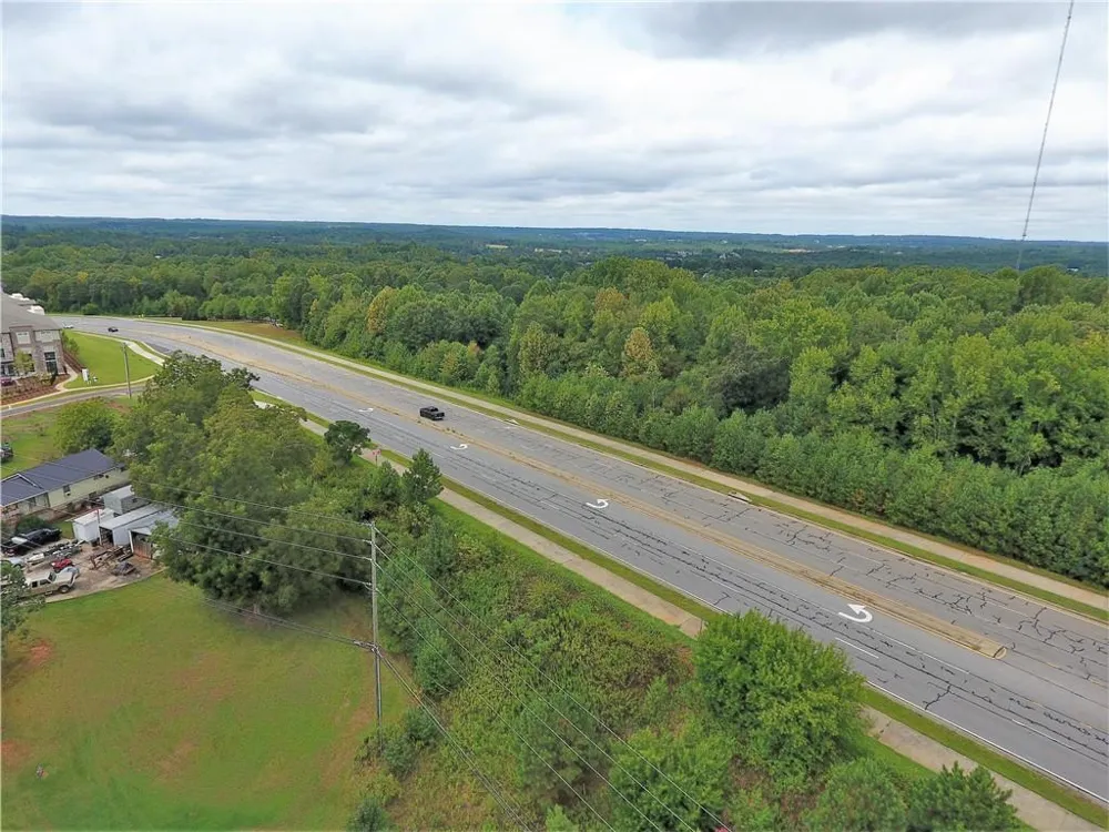 1661 Friendship Road Hoschton, GA 30548