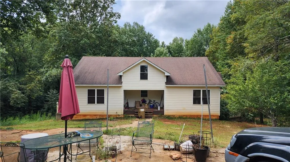 1661 Friendship Road Hoschton, GA 30548