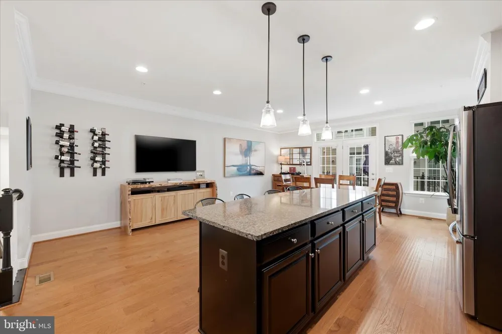 402 HAUPT SQUARE SE Leesburg, VA 20175