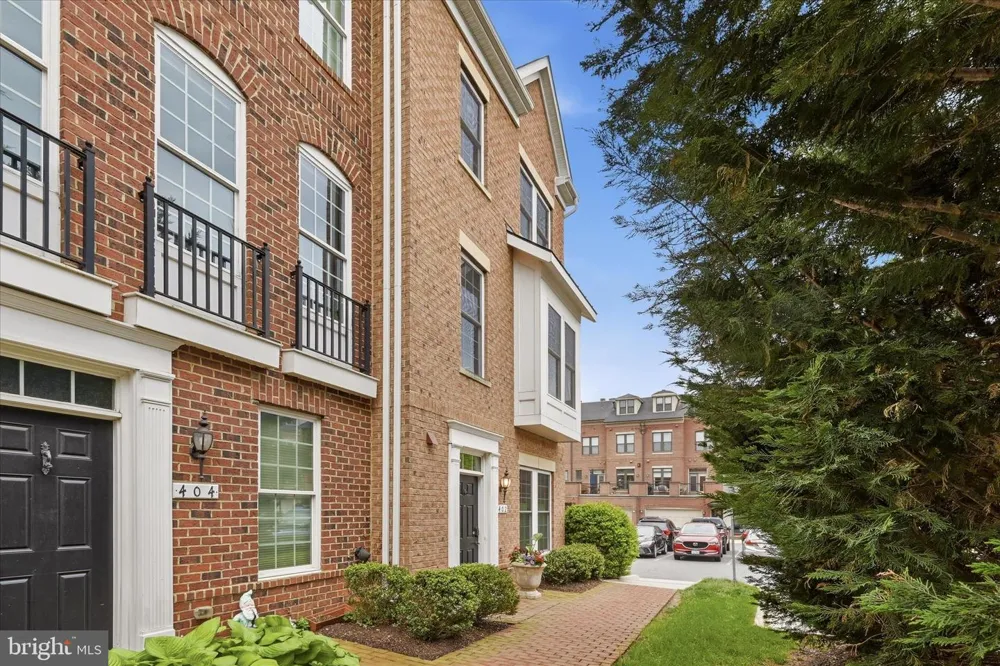 402 HAUPT SQUARE SE Leesburg, VA 20175
