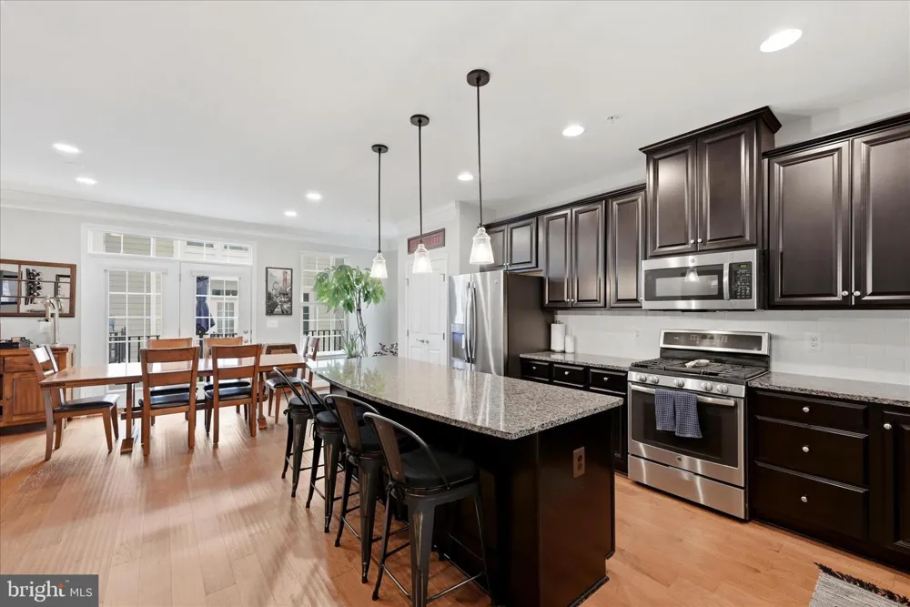 402 HAUPT SQUARE SE Leesburg, VA 20175