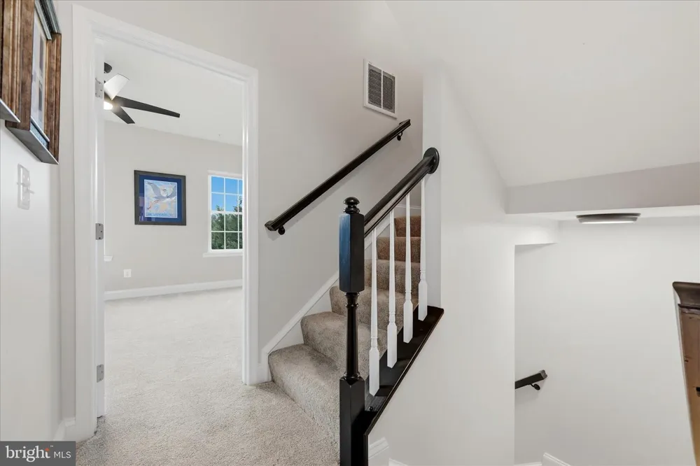 402 HAUPT SQUARE SE Leesburg, VA 20175