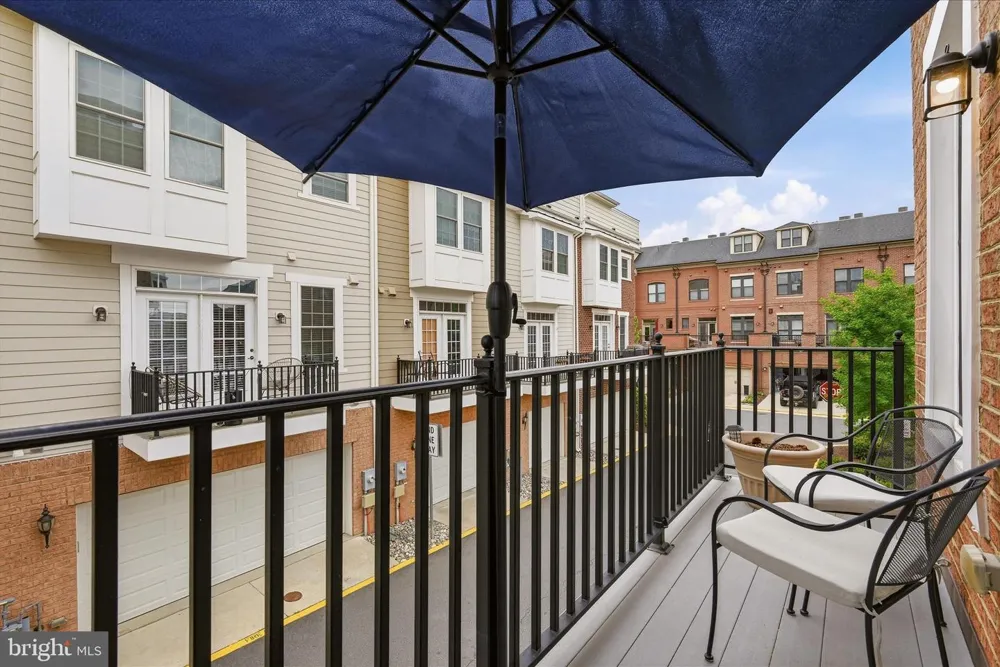 402 HAUPT SQUARE SE Leesburg, VA 20175