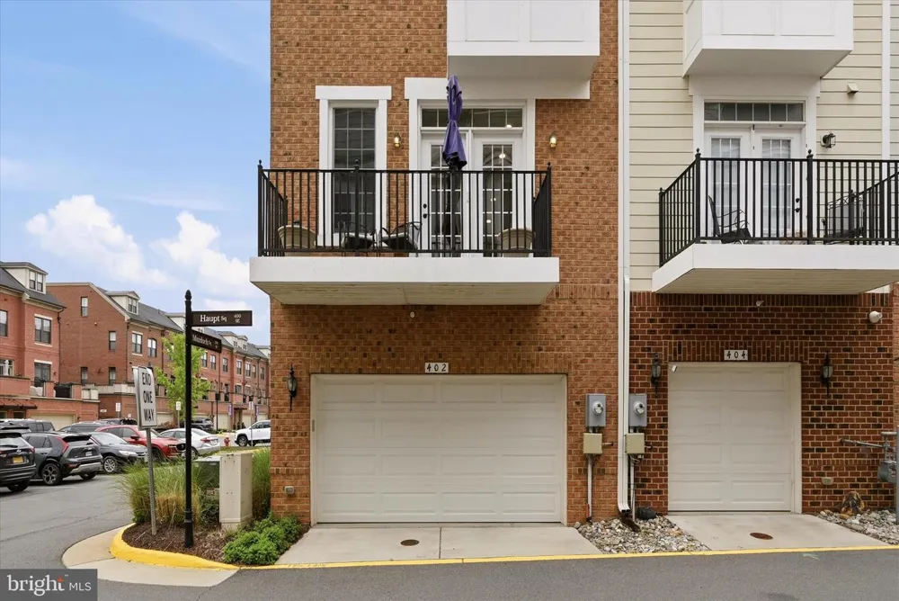 402 HAUPT SQUARE SE Leesburg, VA 20175