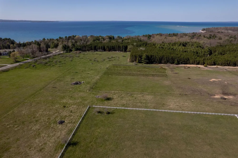 3619 Tompkins Road Peninsula Township, MI 49686