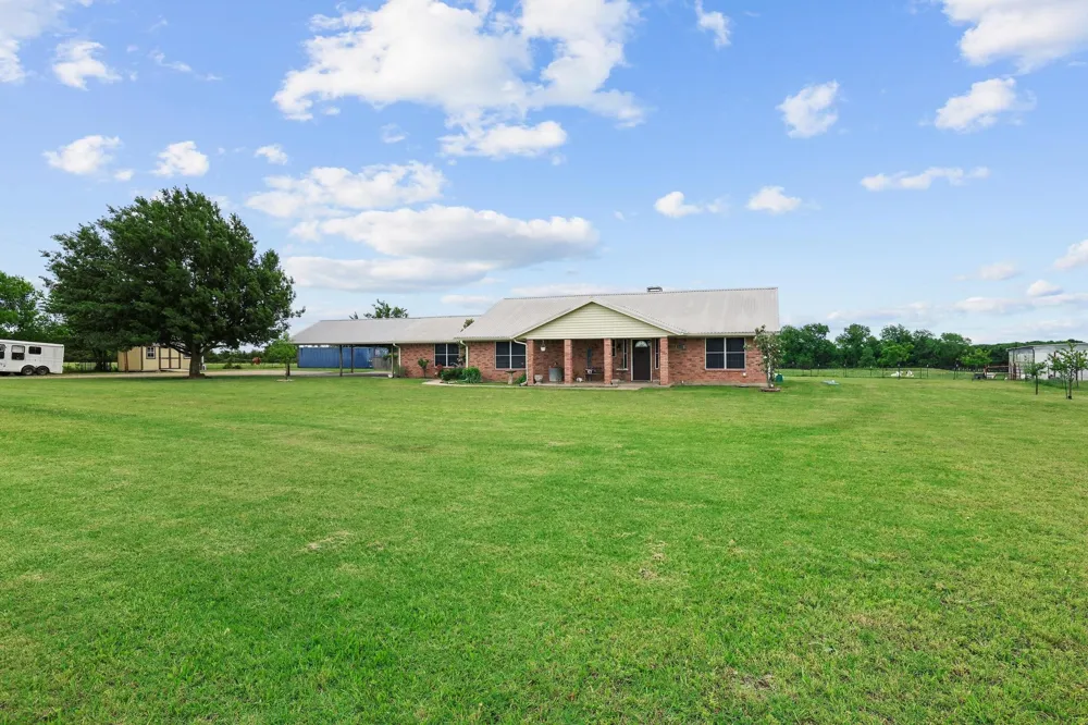 1217 County Road 4705 Leonard, TX 75452