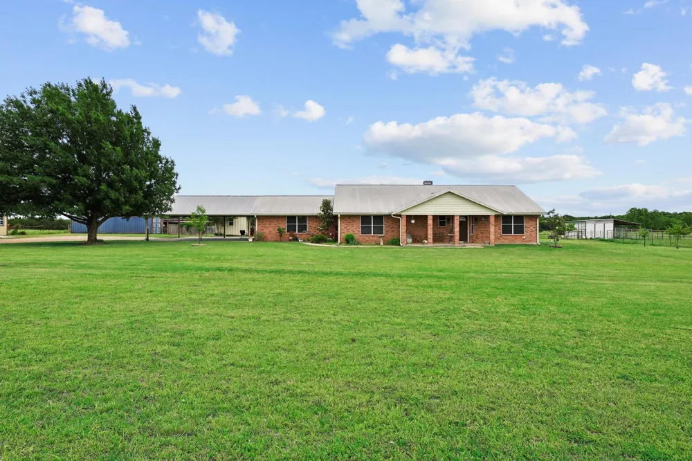 1217 County Road 4705 Leonard, TX 75452