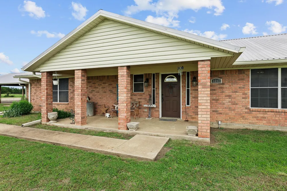 1217 County Road 4705 Leonard, TX 75452
