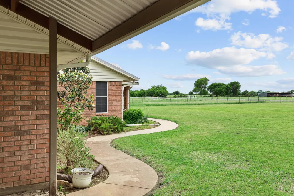 1217 County Road 4705 Leonard, TX 75452