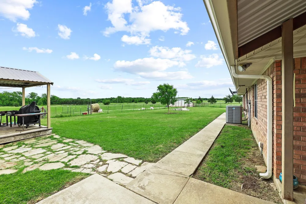 1217 County Road 4705 Leonard, TX 75452