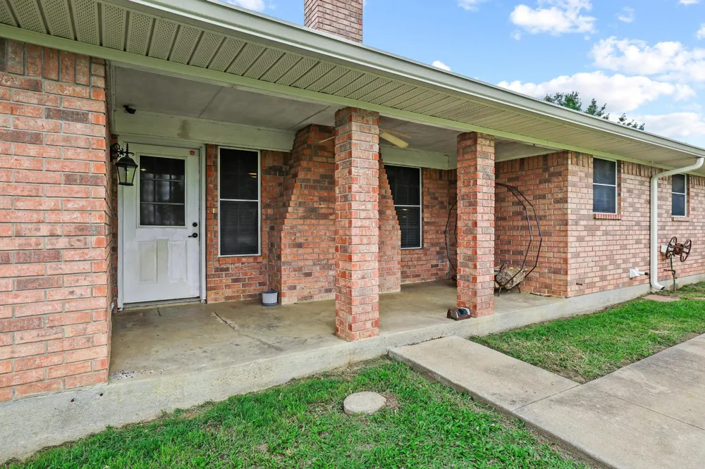 1217 County Road 4705 Leonard, TX 75452