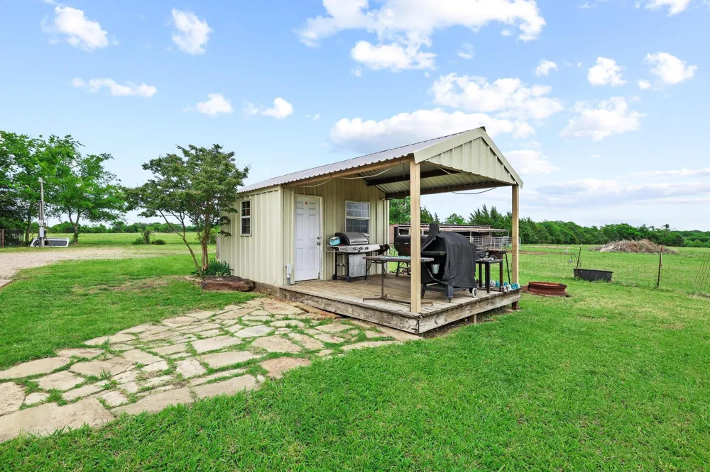1217 County Road 4705 Leonard, TX 75452