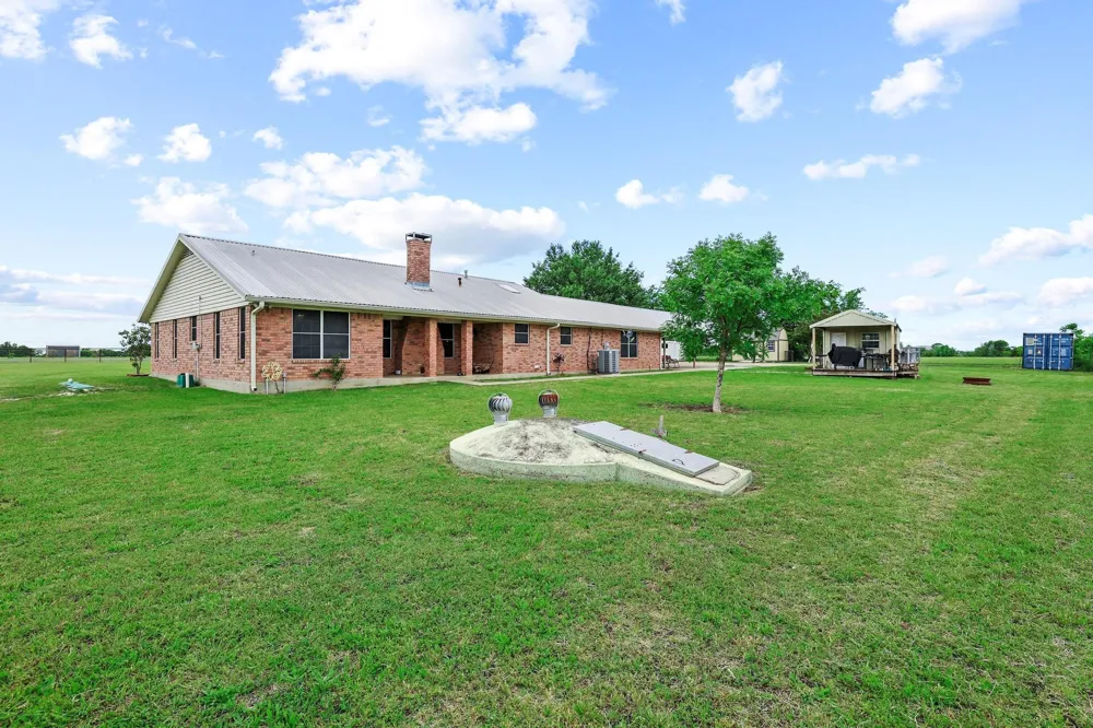 1217 County Road 4705 Leonard, TX 75452
