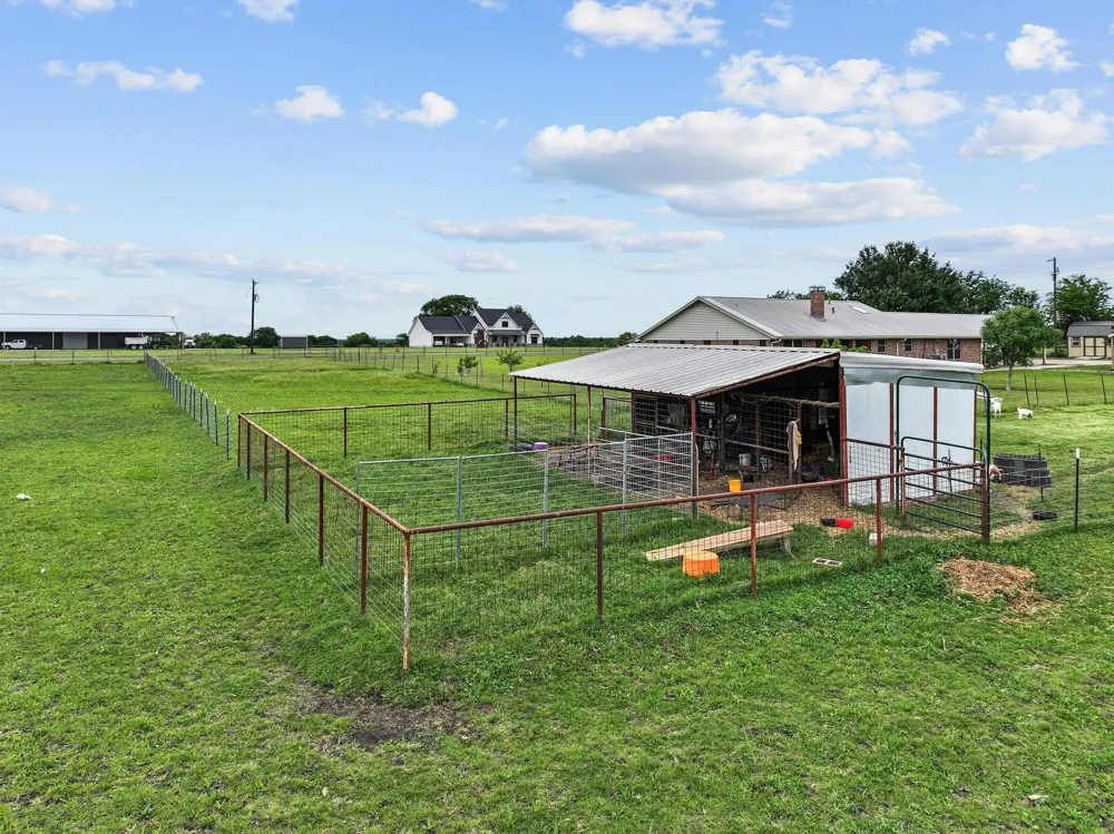 1217 County Road 4705 Leonard, TX 75452