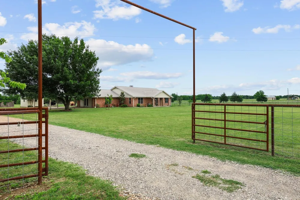 1217 County Road 4705 Leonard, TX 75452