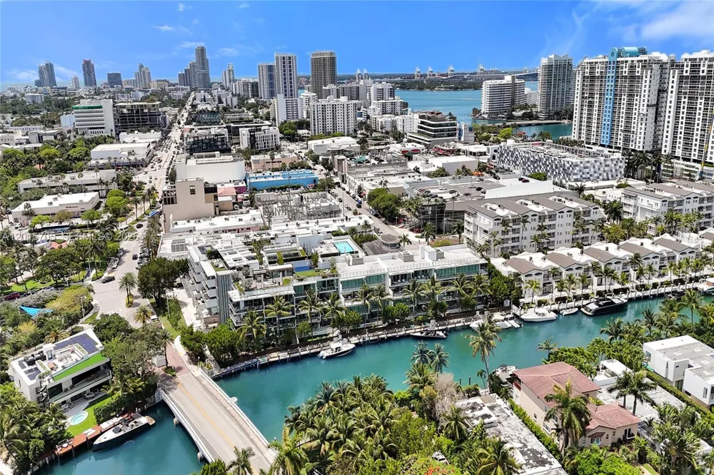 1201 20th St #204 Miami Beach, FL 33139