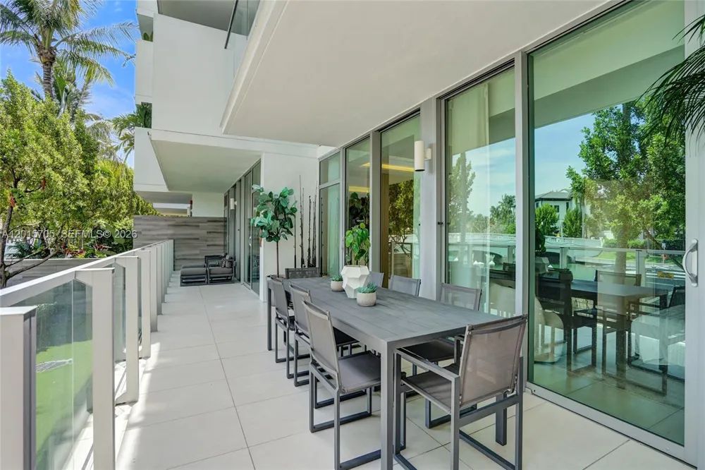 1201 20th St #204 Miami Beach, FL 33139